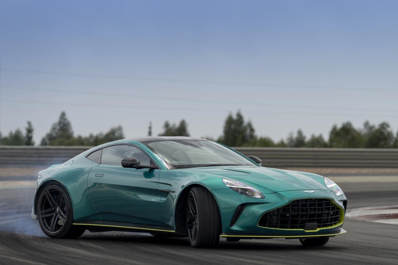 Aston_Martin_Vantage_1
