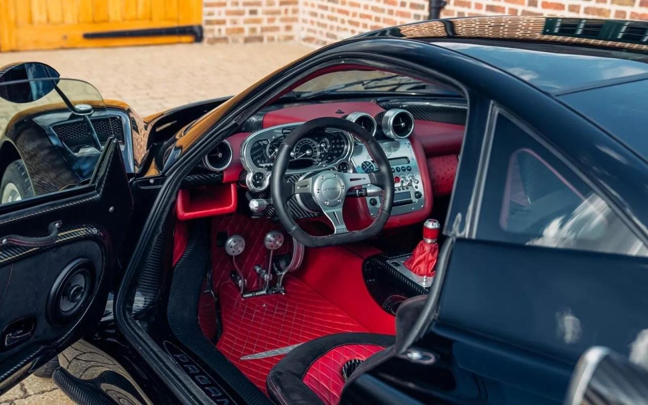 Pagani-Zonda-Nero-for-sale-US-3