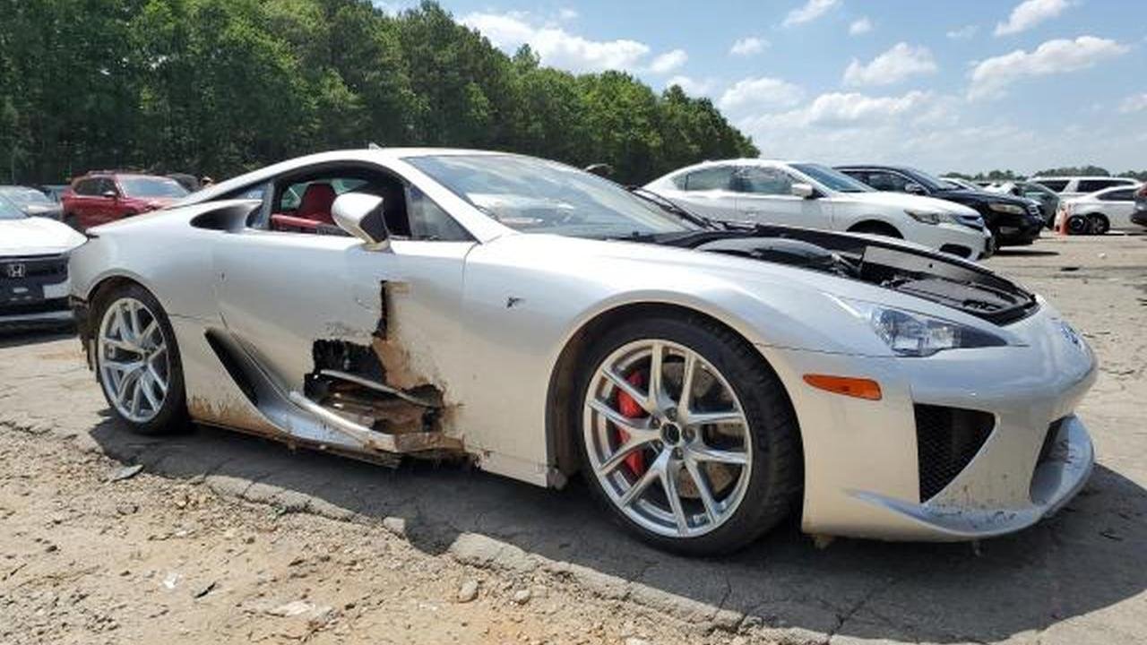 Wrecked Lexus LFA-Copart-2