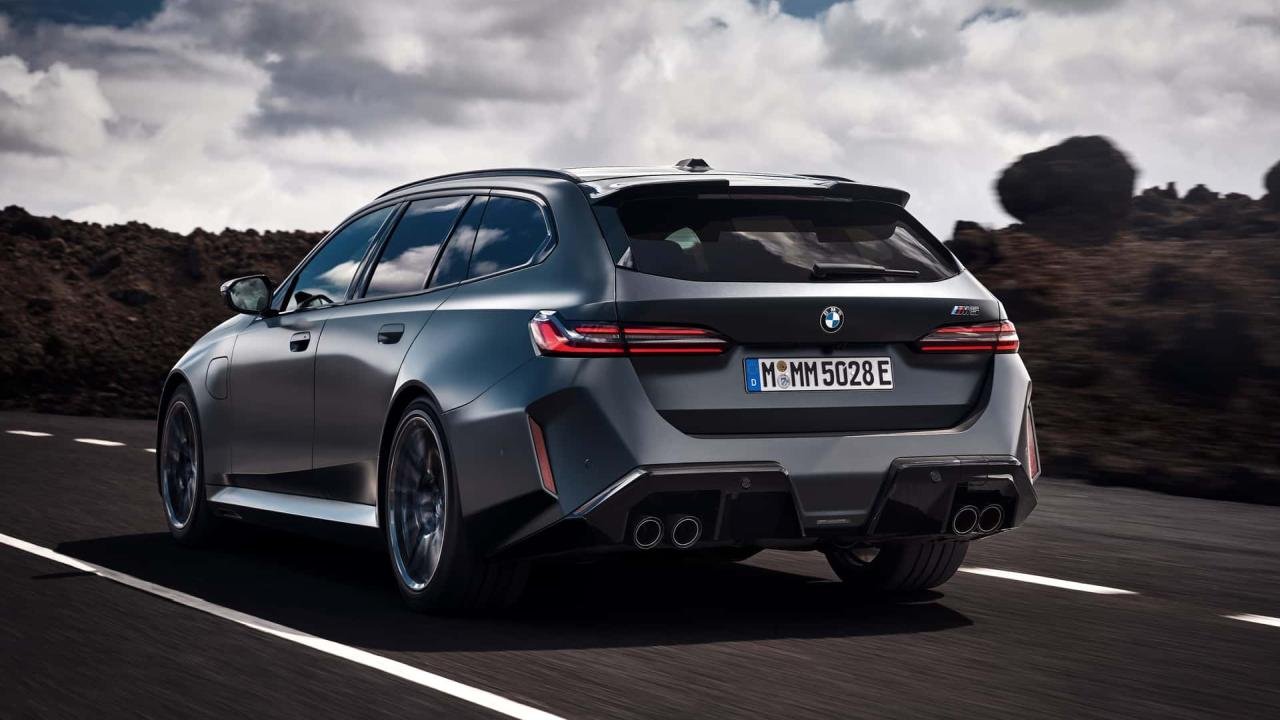 bmw-m5-touring-2024 (1)