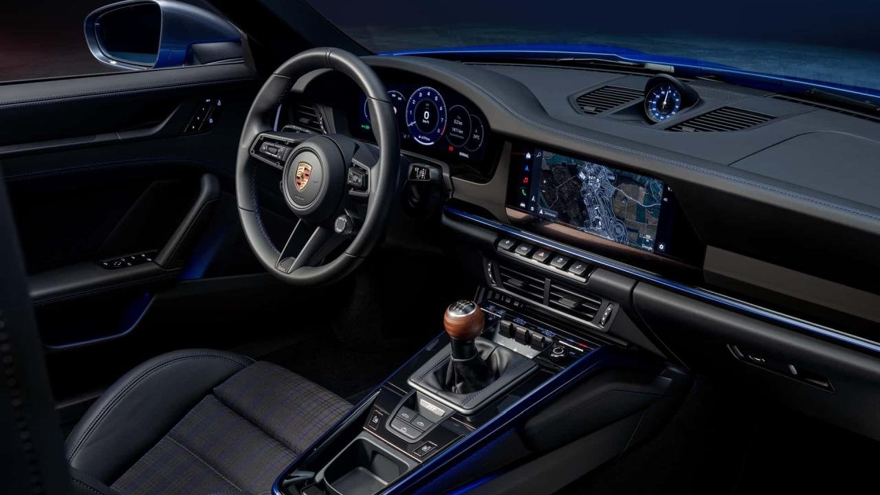 2025-porsche-carrera-t-cabriolet