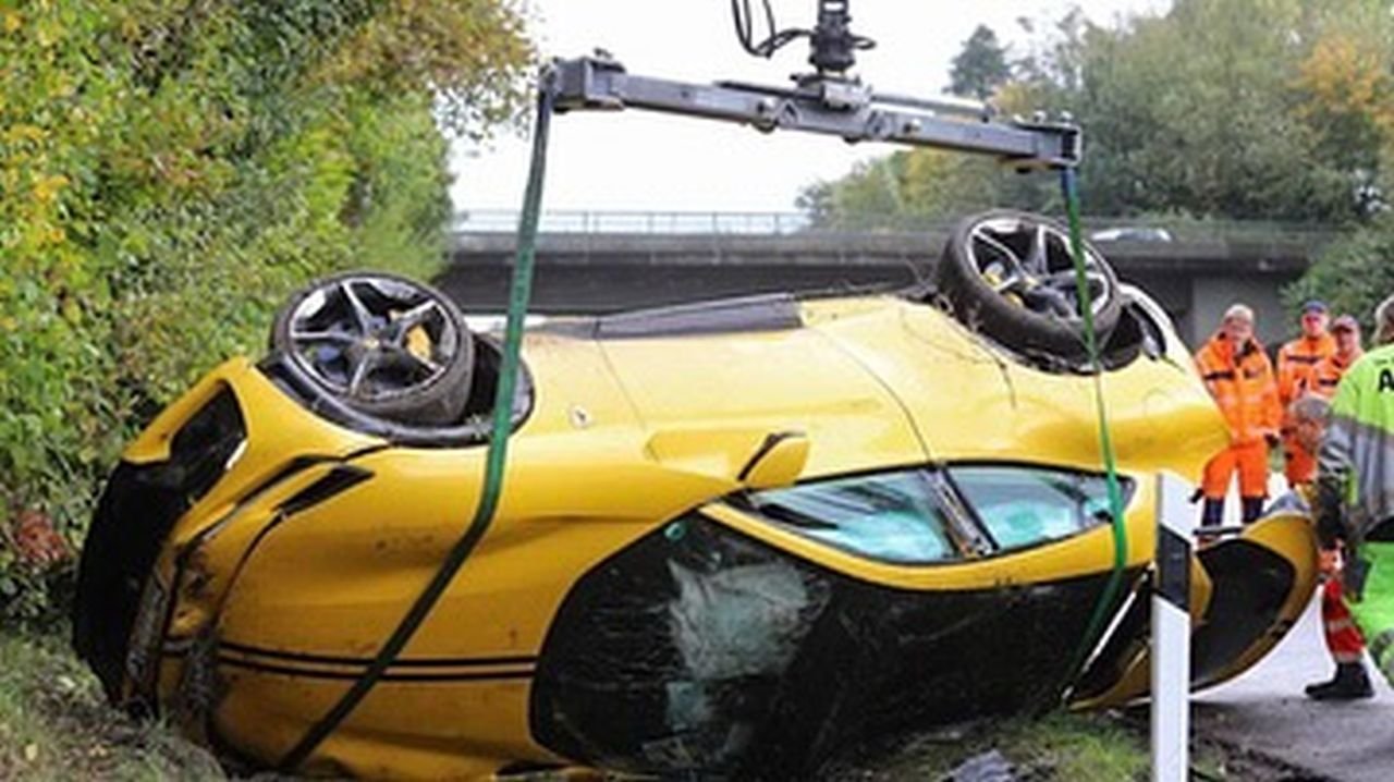 Ferrari Purosangue flips on road in Germany (2)