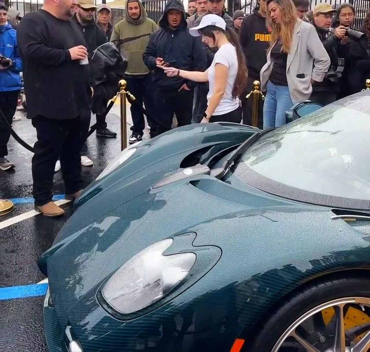 Pagani Utopia Umbrella damage