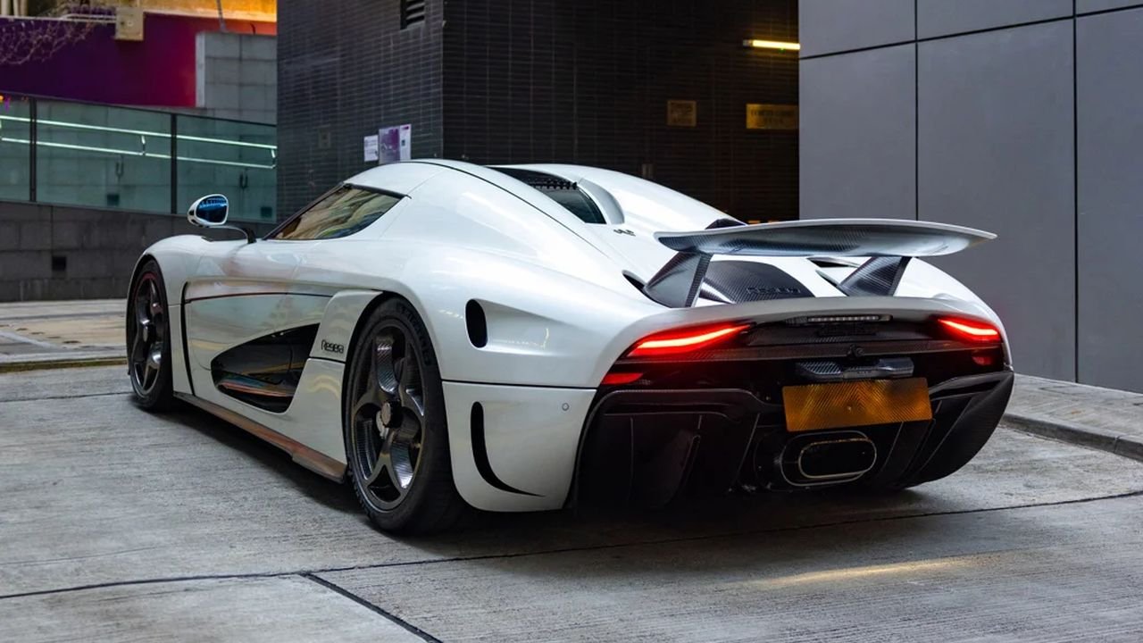 2022-koenigsegg-regera-for-sale-2