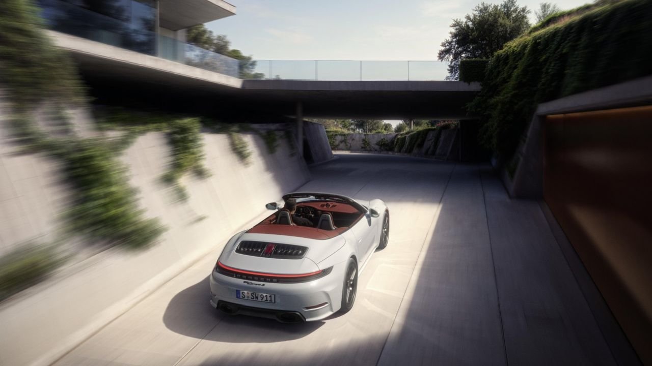 2025 Porsche 911 Carrera S-3