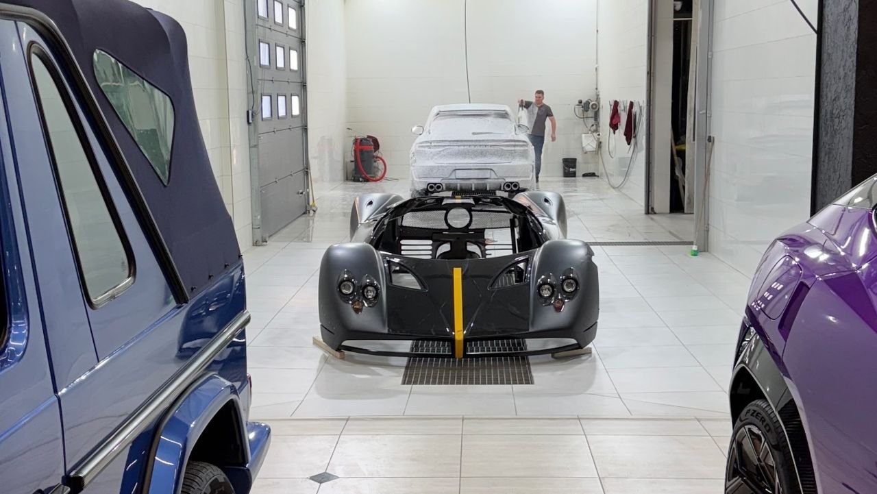 Pagani Zonda HP Barchetta art piece