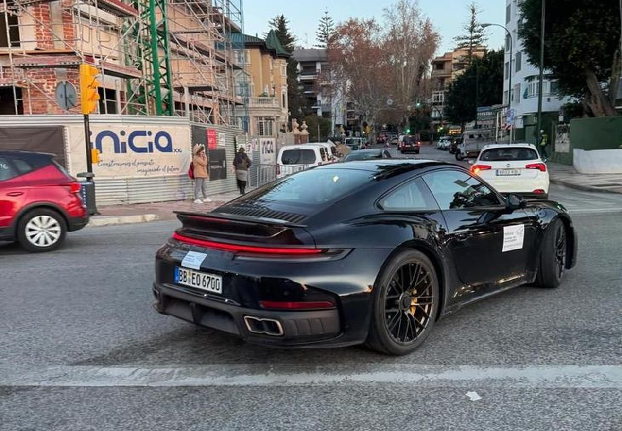 Porsche 911 Turbo S facelift spy shots