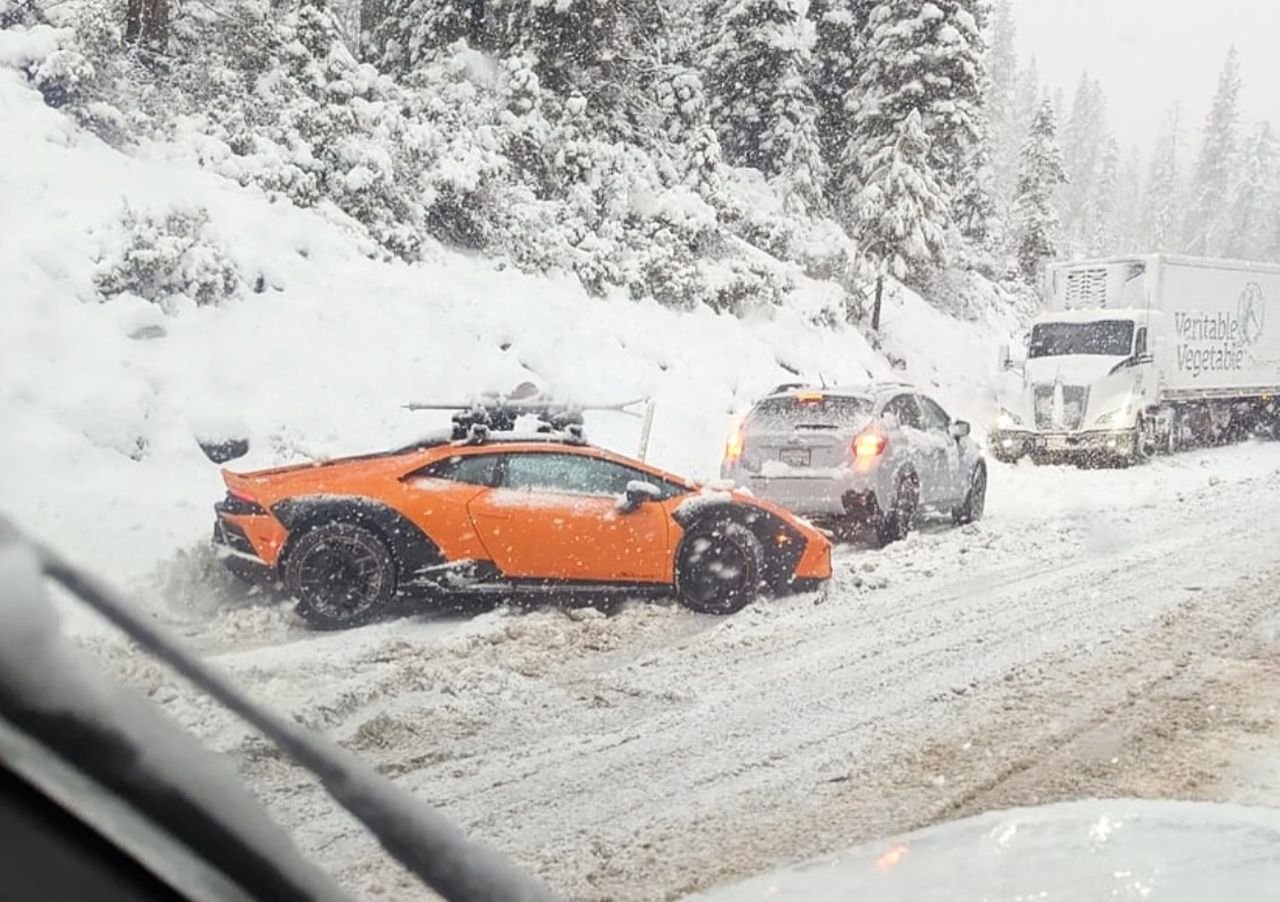 Huracan Sterrato stuck in snow-USA