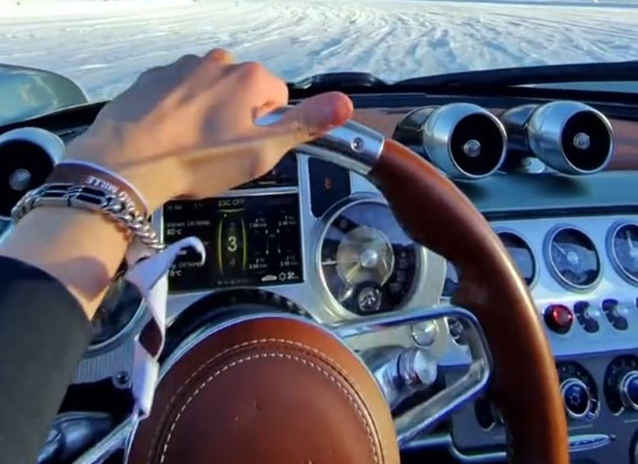 Pagani Utopia Roadster drift ice