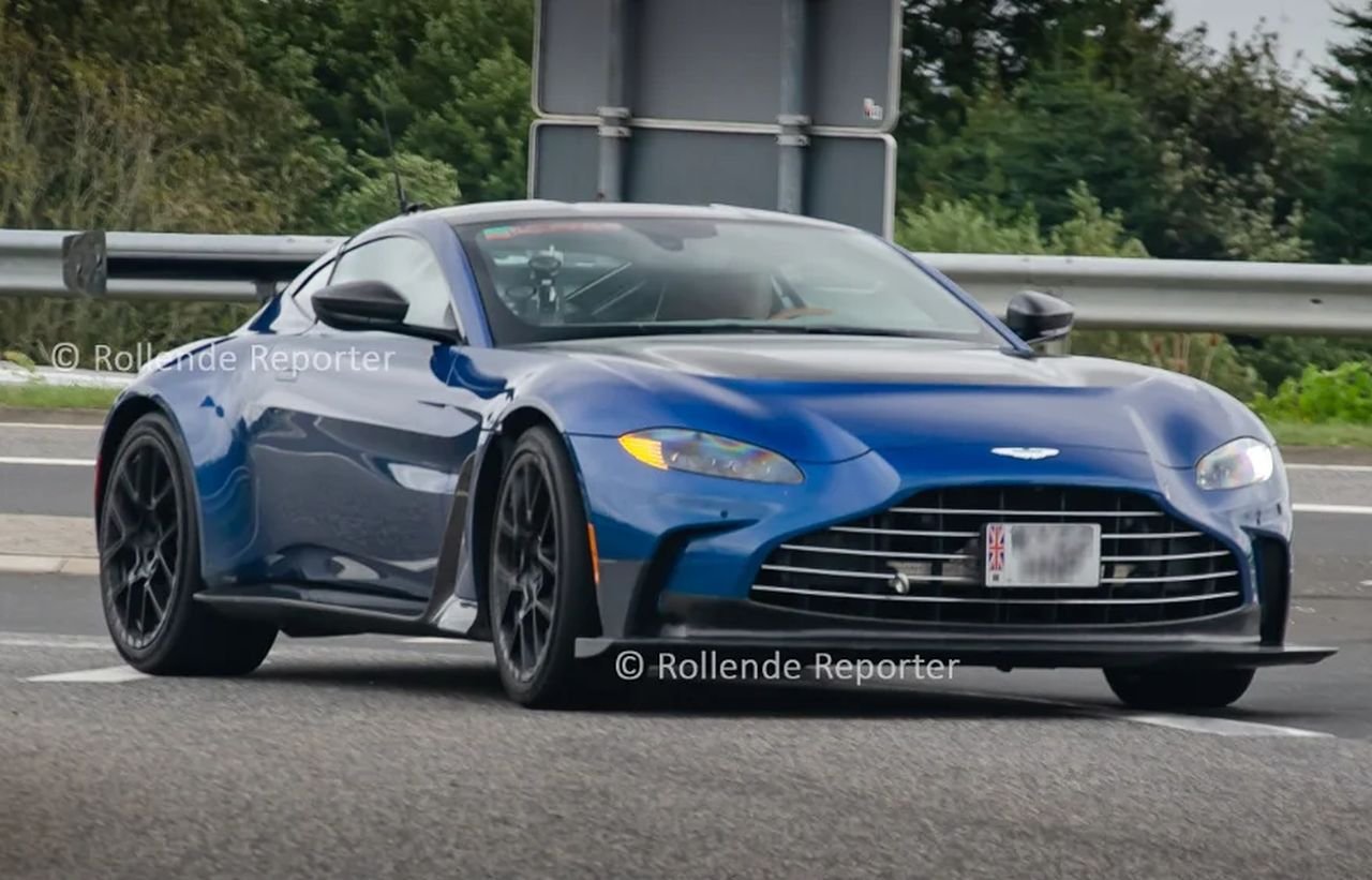 Aston Martin Vantage GT12 spy-shots-by-rollendereporter-1