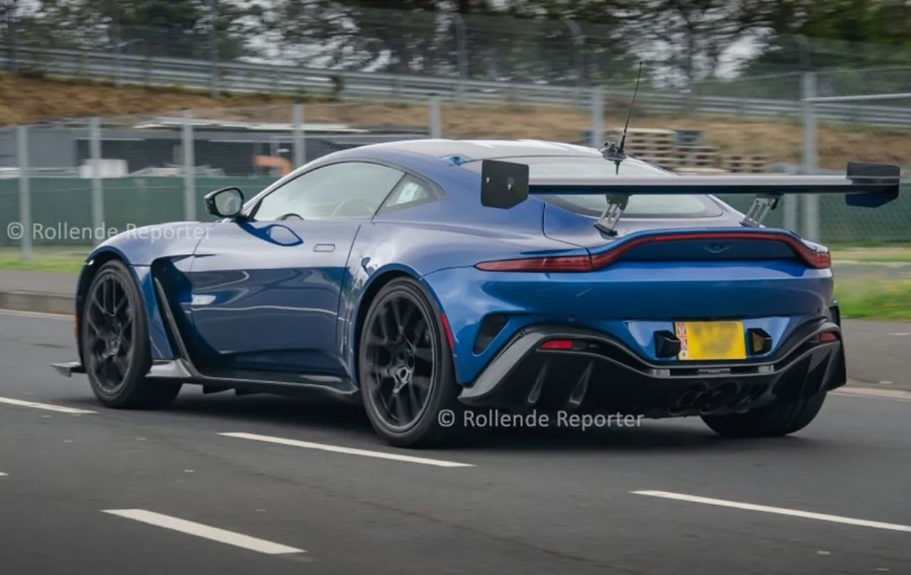 Aston Martin Vantage GT12 spy-shots-by-rollendereporter-2