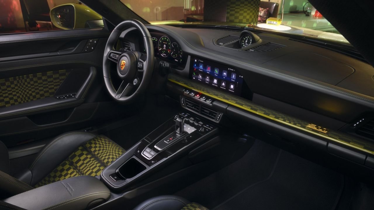 2025 Porsche 911 Spirit 70 Heritage Edition01