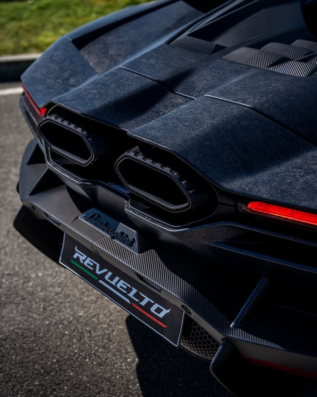 Lamborghini Revuelto Forged Carbon Paint-6