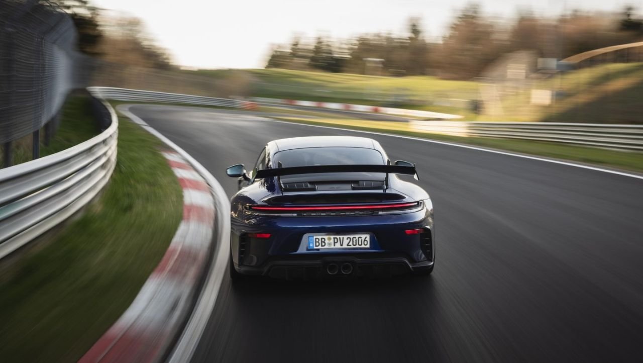 Porsche 911 GT3 6-speed Manual Nurburgring record-3