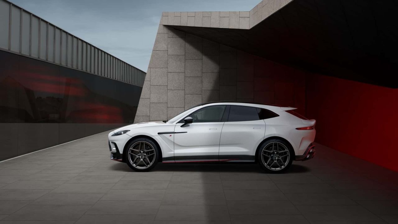 aston-martin-dbx-s (3)