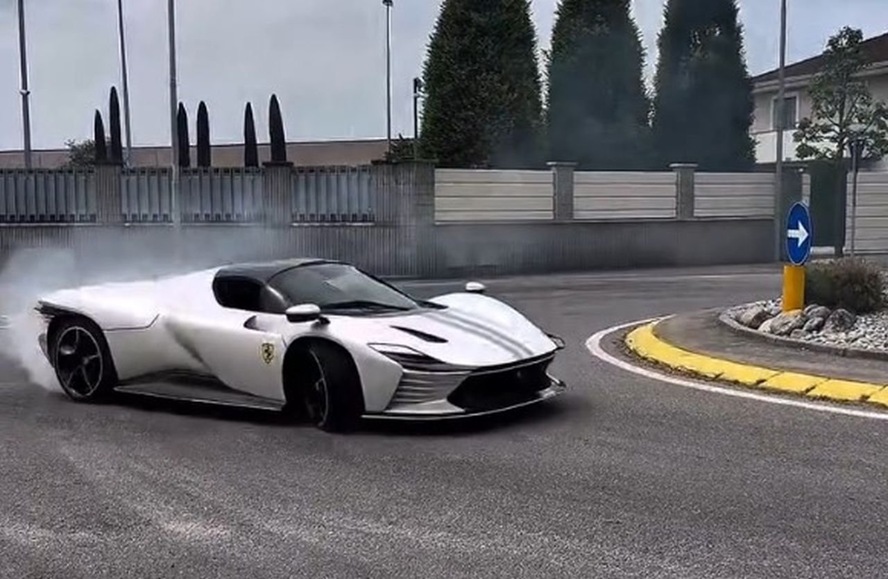 Ferrari Daytona SP3 drifting at roundabout