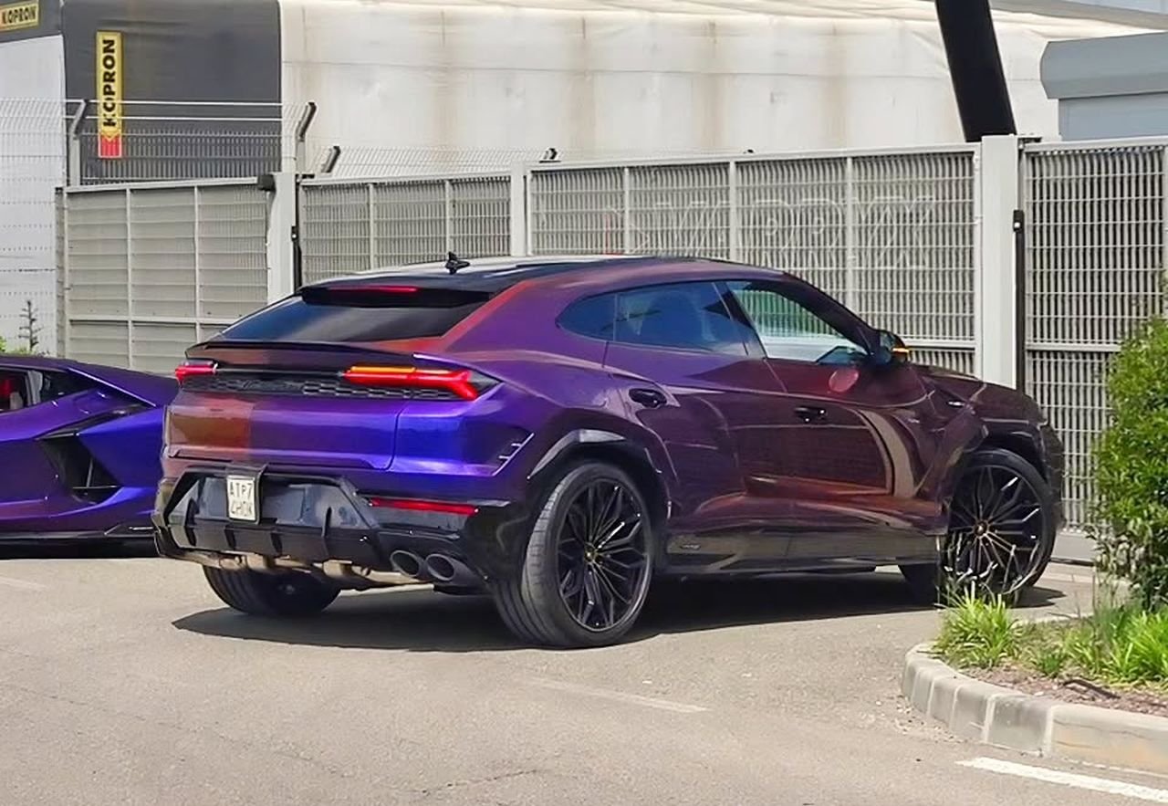 Lamborghini Urus 70k dollar paint