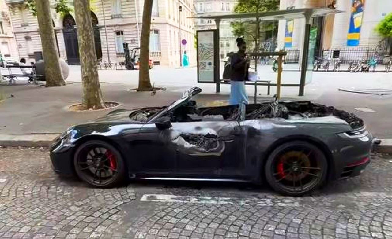 Porsche 911 fire Paris riots