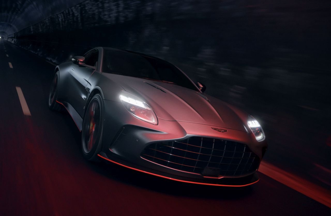 Aston_Martin_Vantage_S_1