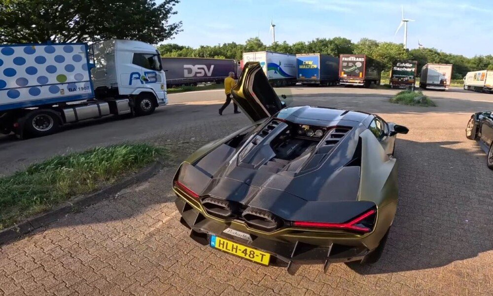 Lamborghini Revuelto top speed autobahn-1