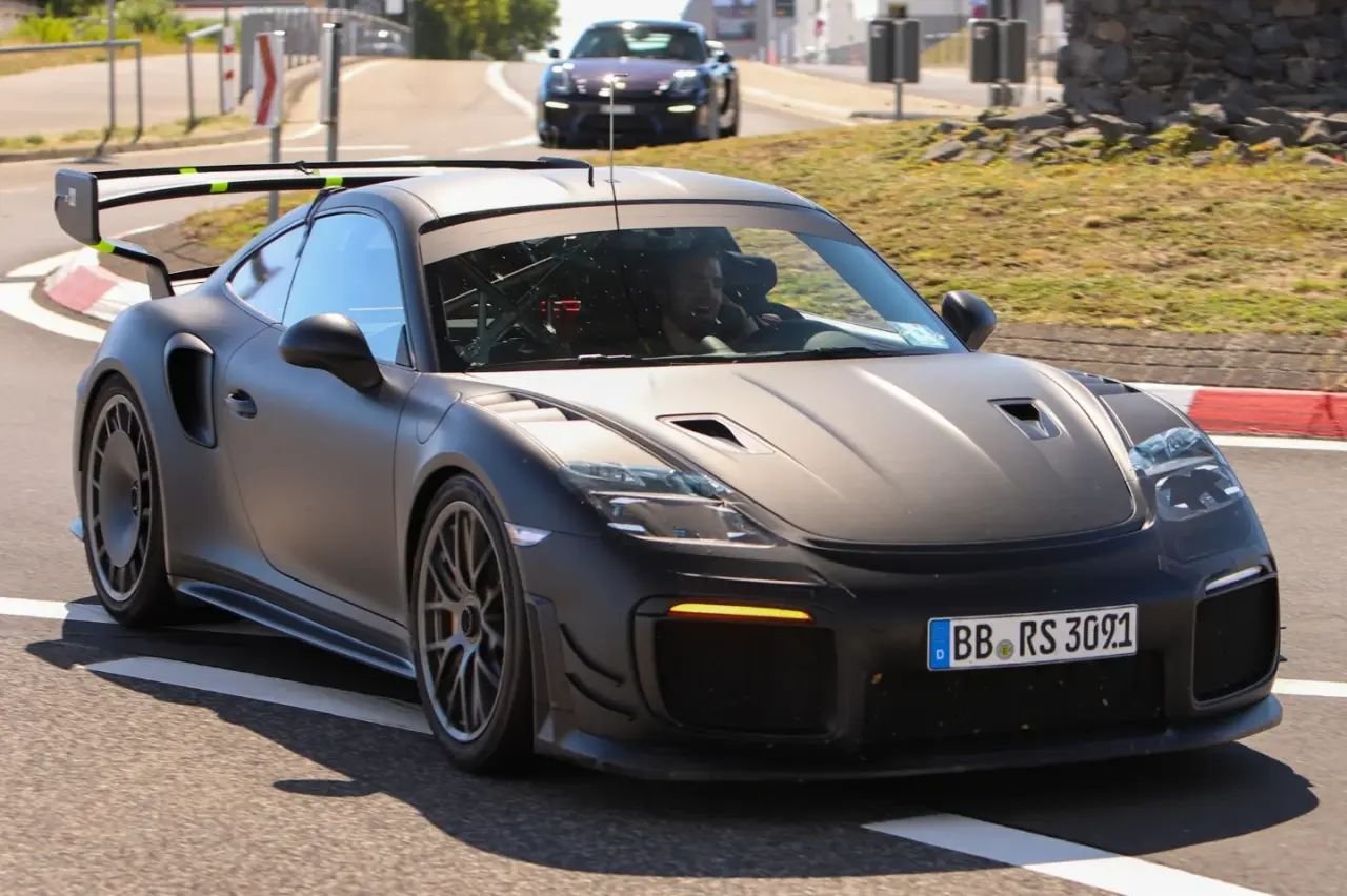 Porsche 911 GT2 RS MR-Manthey Racing-Slantnose prototype-2