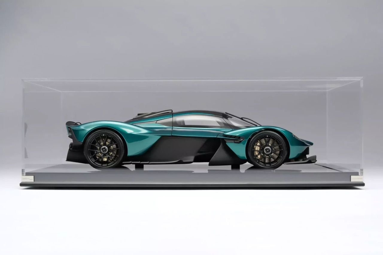 Aston-Martin-Valkryie-Amalgam-13-2048x1365
